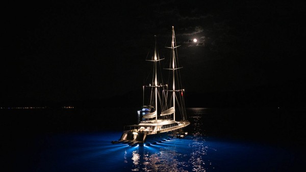 Sailing Yacht De Love