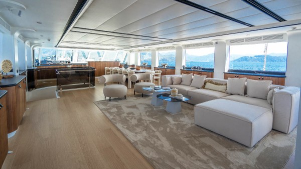 Sailing Yacht De Love