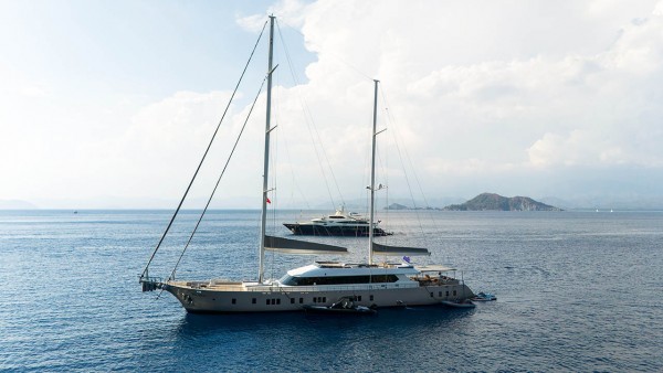 Sailing Yacht De Love