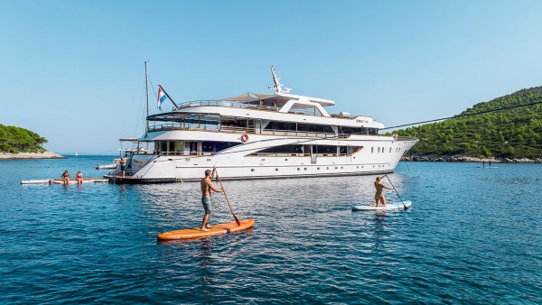 Motor Yacht Cristal