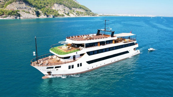 Motor Yacht Limitless